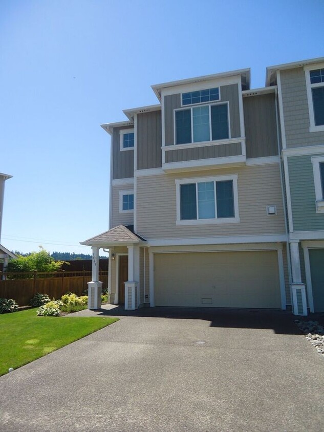 Foto principal - Fife Stonebrook Condo in GATED community 2...