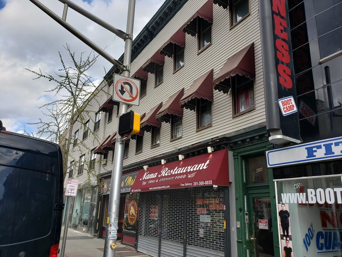 Front - 406 Central Ave