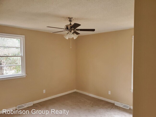 Building Photo - 3 br, 1.5 bath House - 671 Bessie Rd