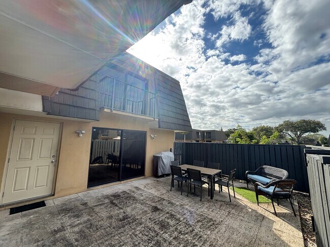 Building Photo - 1017 10th Way