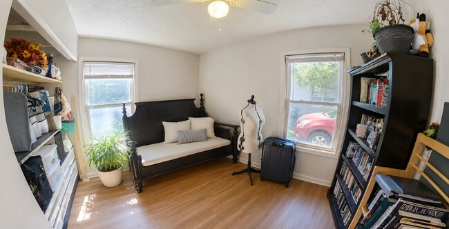 Building Photo - 2044 Hayes Dr