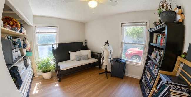 Building Photo - 3D Tour Available - Single-Family Home + Off-Street Parking + Washer & Dryer! Available October 3rd!