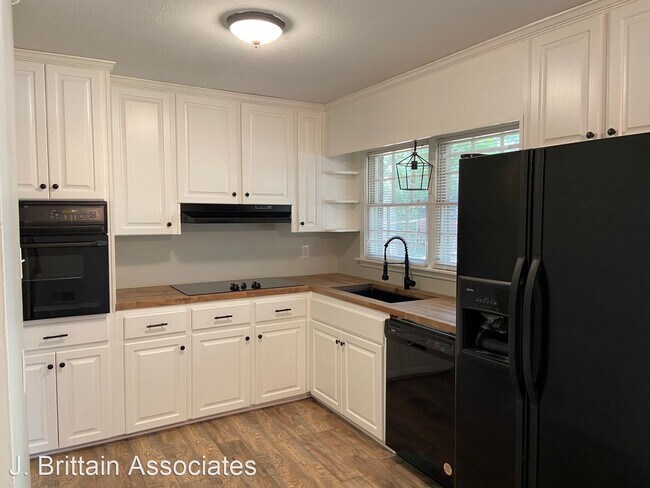 Building Photo - 3 br, 1 bath House - 5305 Saks Road