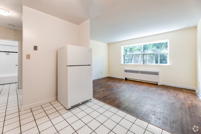 1BR, 1BA - 505SF - Living Room - Seeley Estates