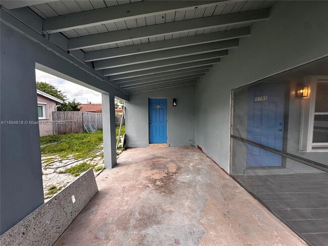 Foto del edificio - 3761 NW 9th St