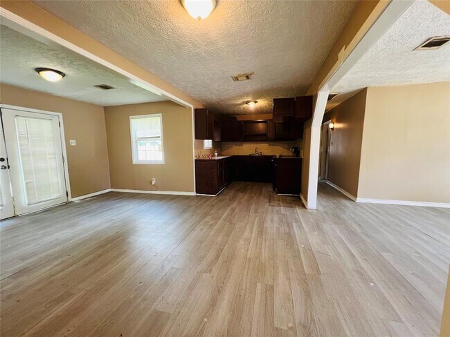Foto del edificio - 5943 Southville St