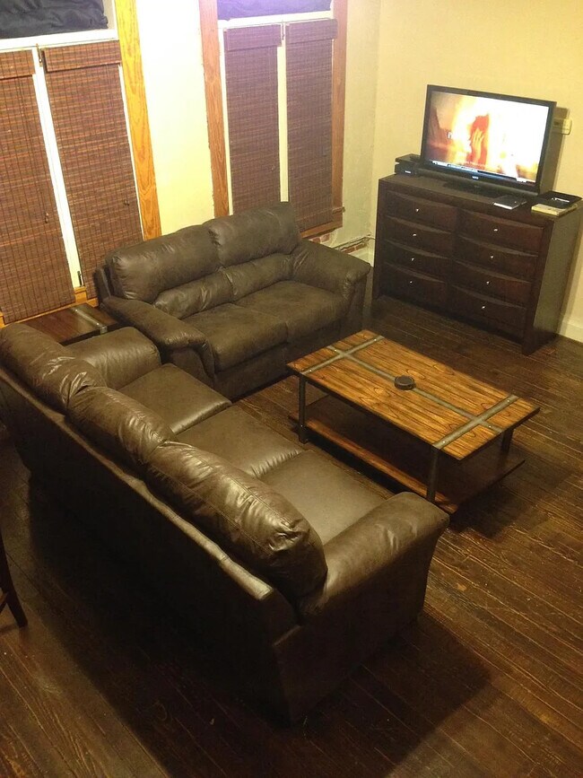 Foto del edificio - Room in Condo on E San Antonio St