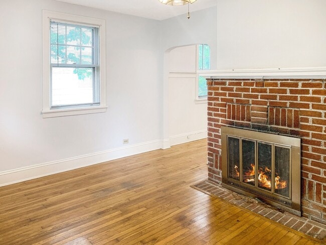 Foto del edificio - Charming 2 Bed/1 Bath Bungalow in Lakeside!