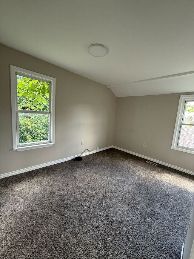 Foto del edificio - Find Comfort in Every Corner at Woodmont A...
