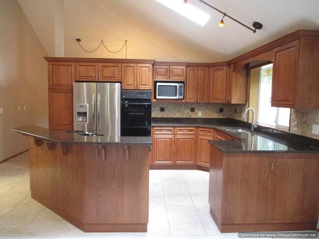 Foto del edificio - Charming 3-Bedroom Rambler with Spacious B...