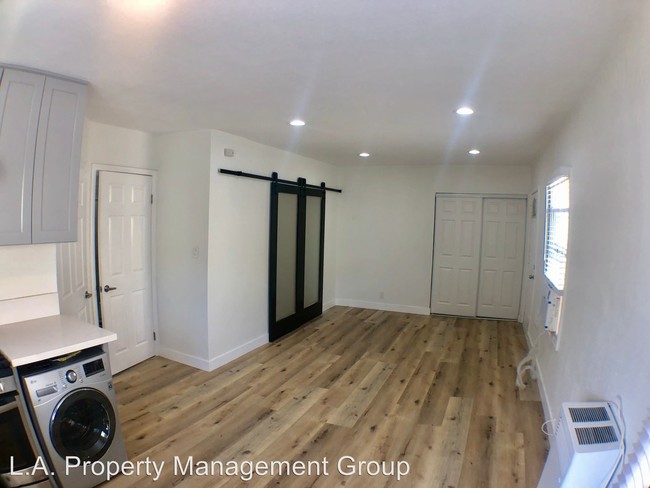 Foto del edificio - 4229 3/4-4224 Monroe St
