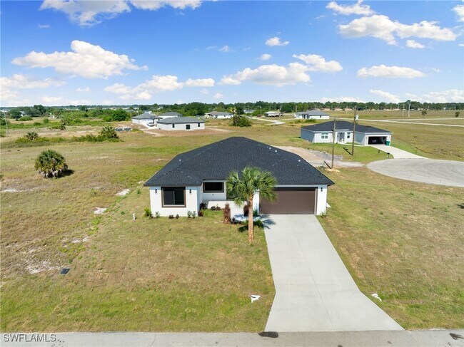 Building Photo - 9025 N Indio Cir