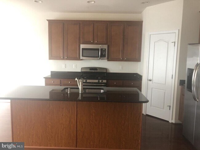 Foto del edificio - 2657 Shade Branch Rd