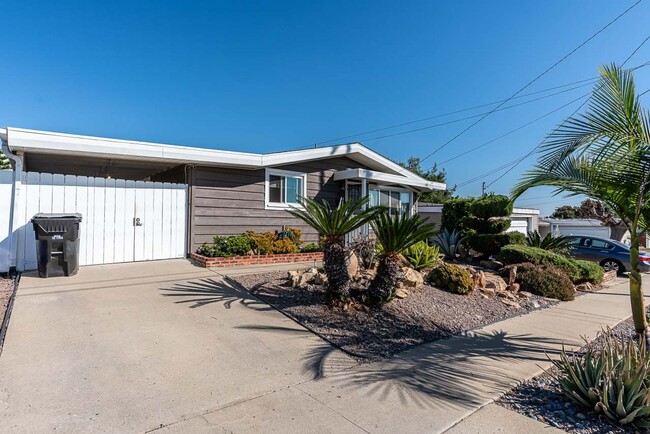 Building Photo - STUNNING SERRA MESA HOME , PET FRIENDLY , ...