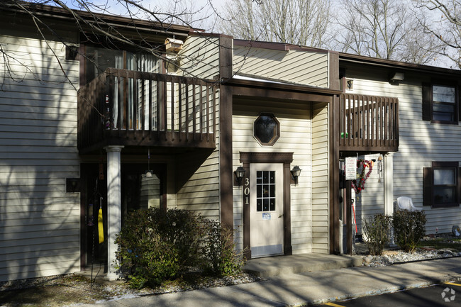 Entrance of Property - Gregg Apartments