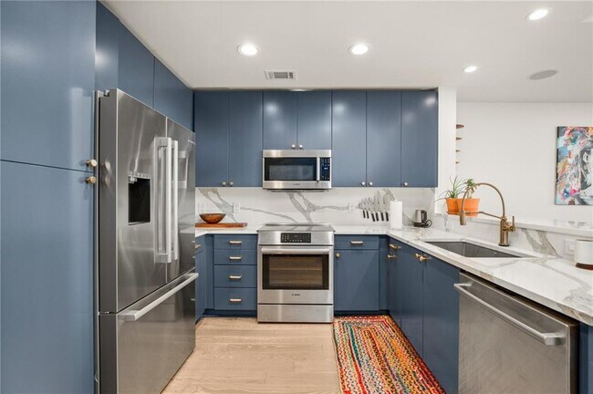 Building Photo - 360 Nueces St