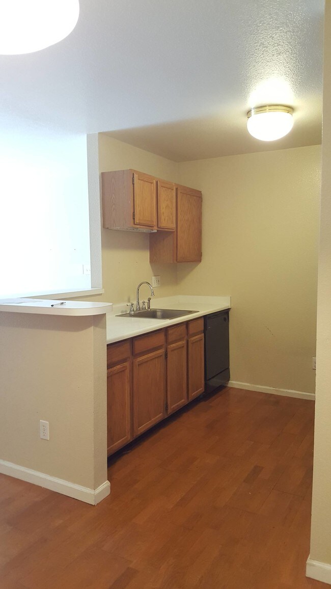 Building Photo - 2820-2817 17th Ave