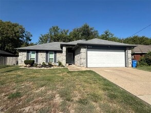 Building Photo - 7814 Bob White Dr