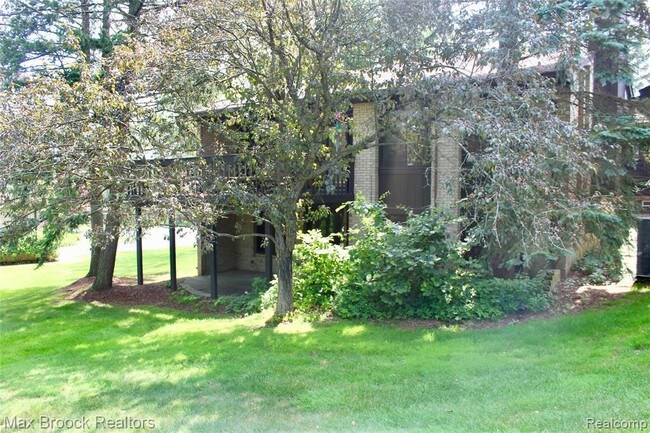 Building Photo - 4186 Wabeek Lake Dr S