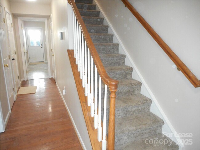 Foto del edificio - 8145 Millwright Ln