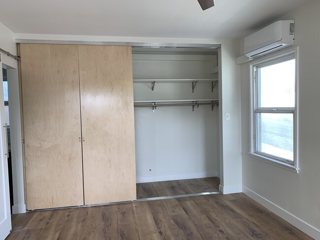 Large closet - 844 Manhattan Beach Blvd