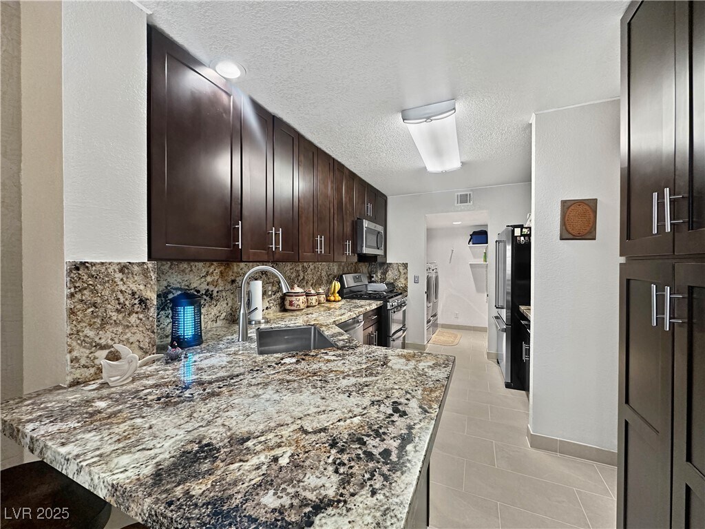 Foto principal - 7952 Lonette Ave