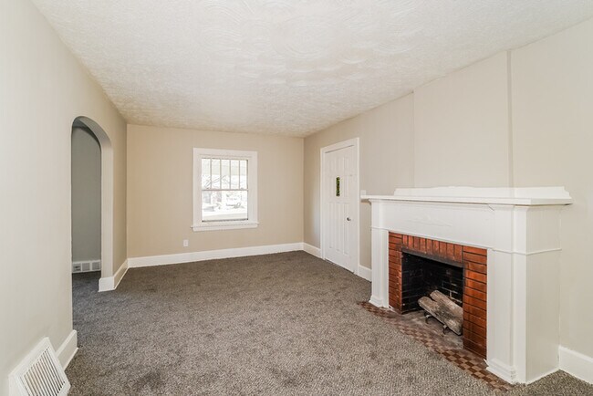 Building Photo - 1420 Oakwood Ave