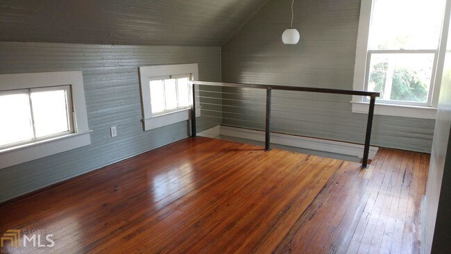 Building Photo - 276 Iswald St SE