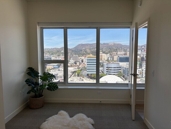 Interior Photo - Jardine Hollywood