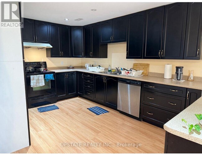 Building Photo - 42 Condorvalley Crescent