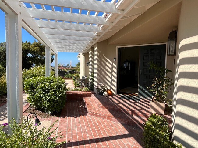 Building Photo - GORGEOUS SINGLE STORY HOUSE IN FABULOUS GU...