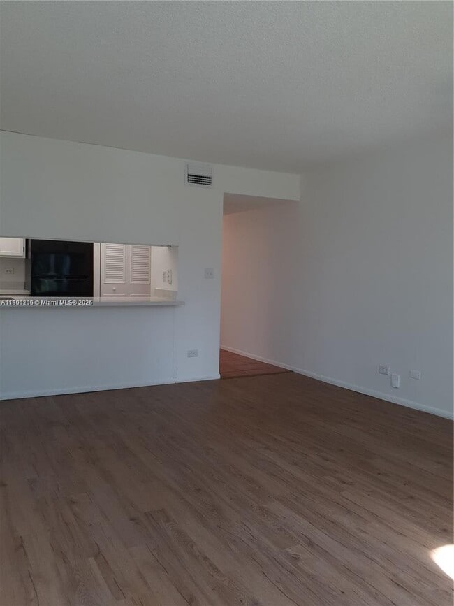 Building Photo - 3670 Inverrary Dr