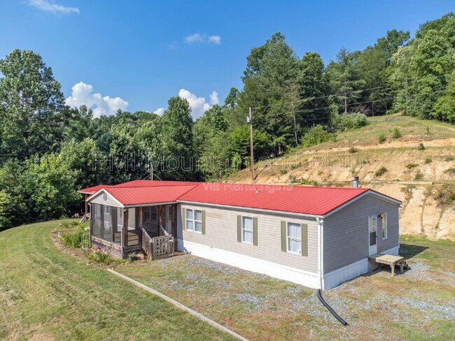 Foto del edificio - 3113 Revere Rd