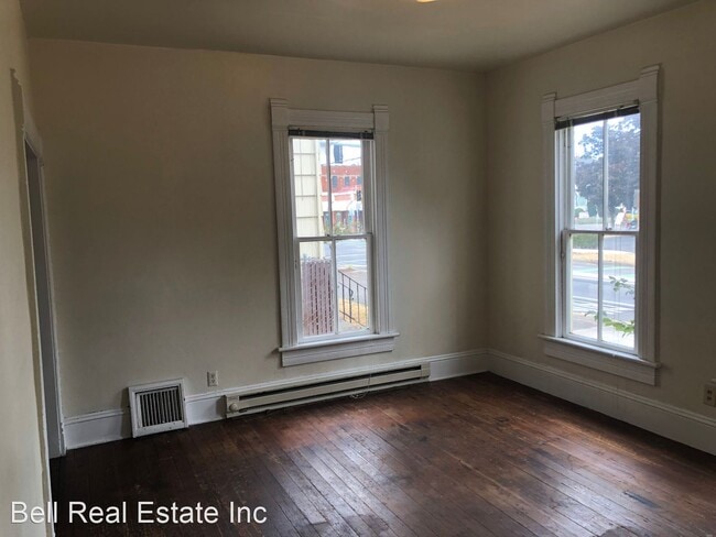 Building Photo - 3 br, 1 bath House - 336 E. 13th