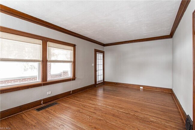 Building Photo - 1392 Sheffield Rd