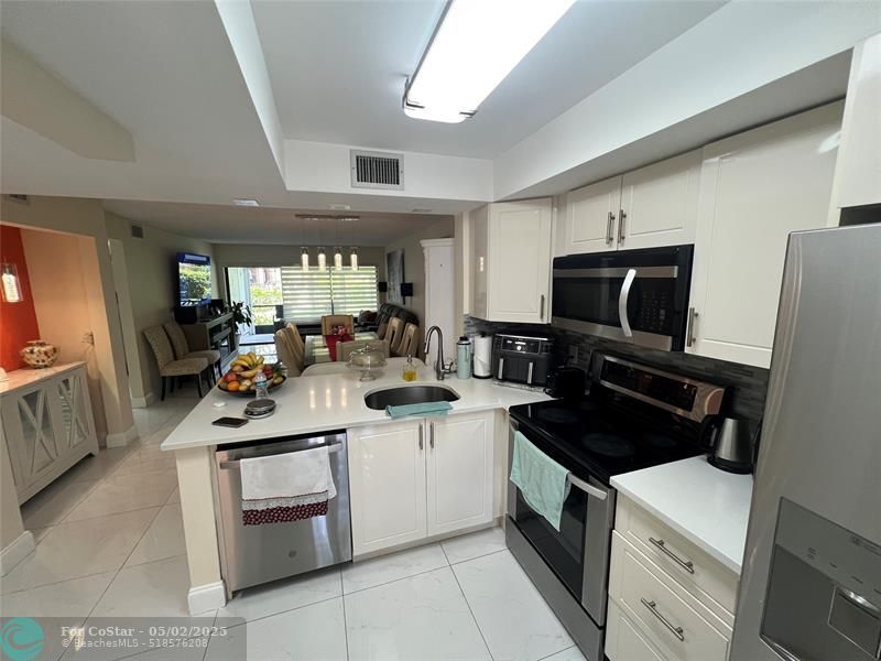 Primary Photo - 2379 SW 15th St