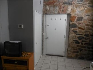 Building Photo - 300 Commerce St