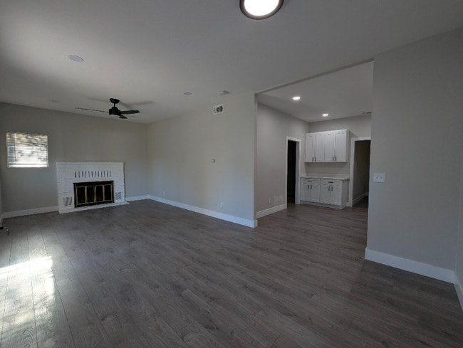 Building Photo - 1626 Bridge St