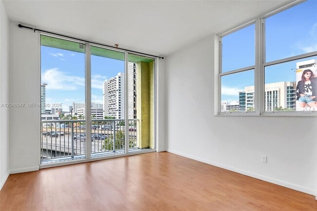 Foto del edificio - 1350 NW 8th Ct