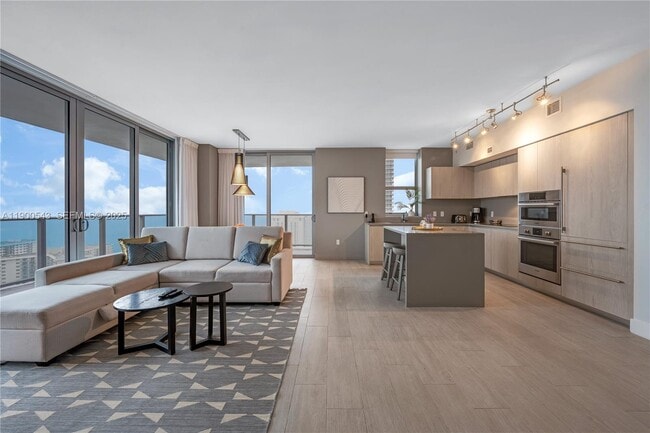 Building Photo - 4010 S Ocean Dr