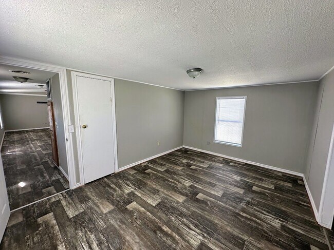 Building Photo - large 2-bedroom, 2-bathroom!