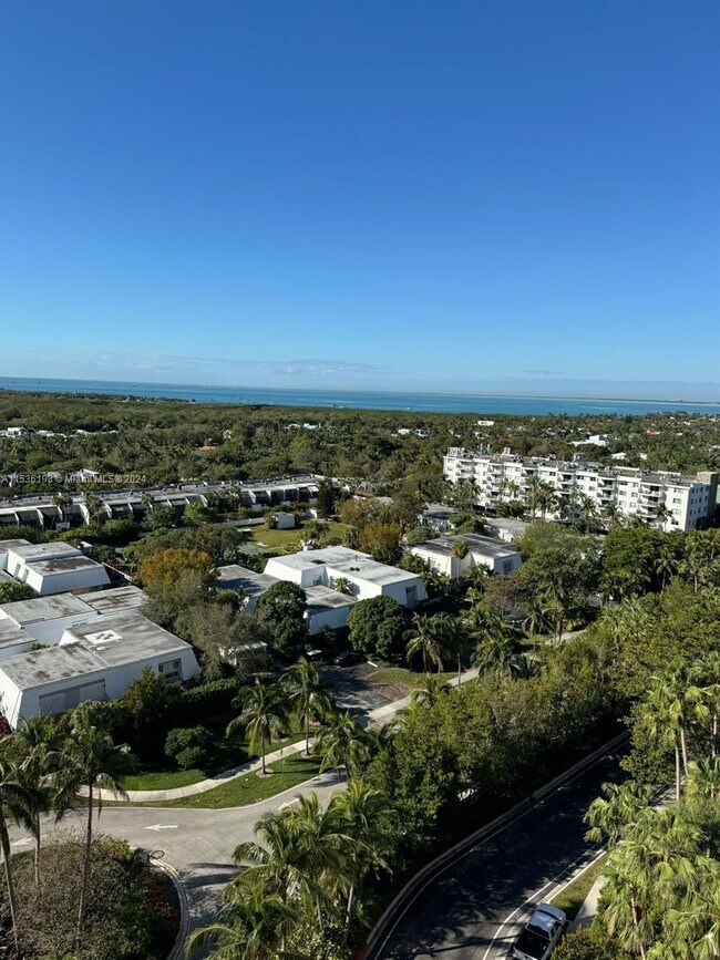 Foto del edificio - 799 Crandon Blvd