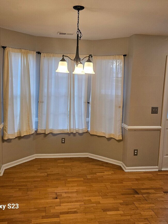Foto del edificio - 4 Bedroom Single Family Home in Greenville