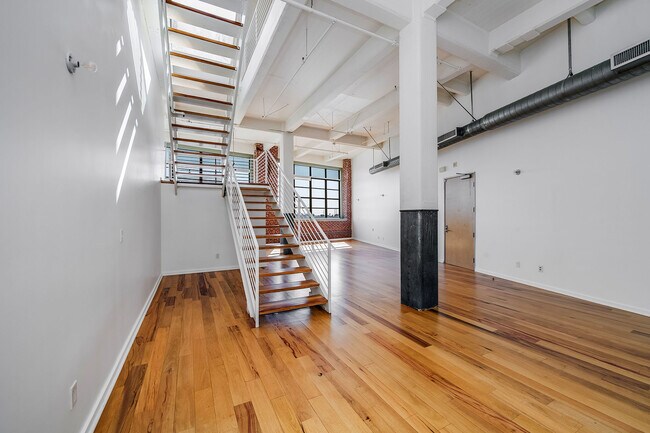 Foto del edificio - 1850 E Industrial St