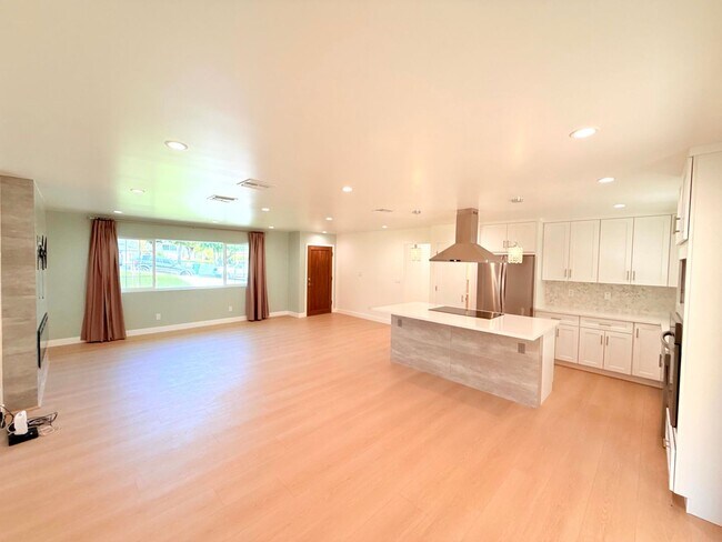 Foto del edificio - 10837-10839 Fellows Avenue