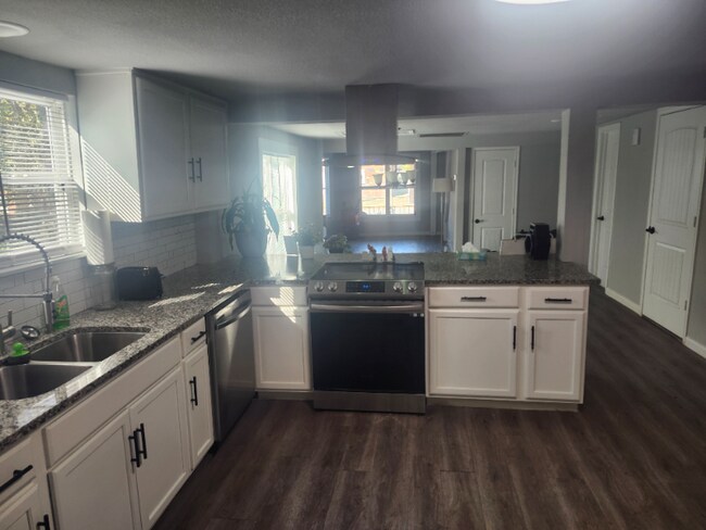 Foto del edificio - 714 E Lamar St