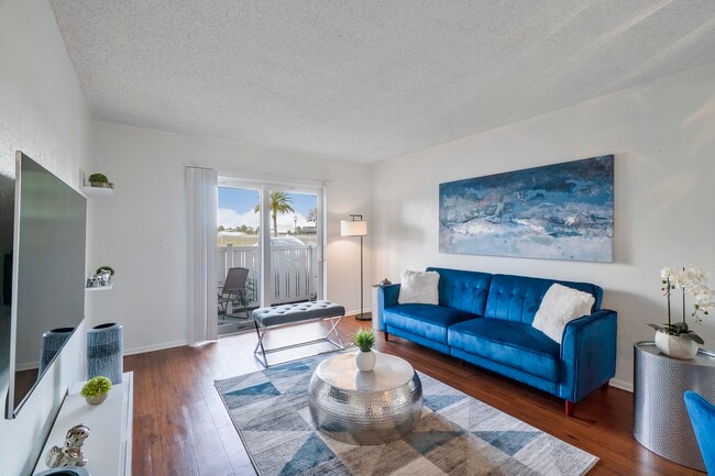 Living room with patio access - Windsor Forest