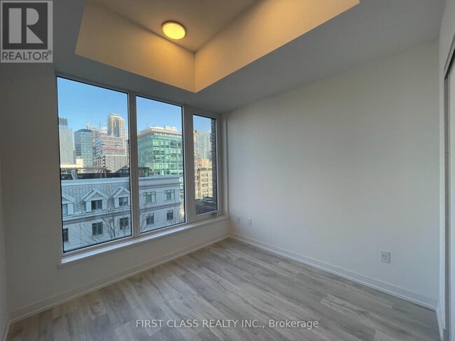 Photo du bâtiment - 2 Augusta Ave