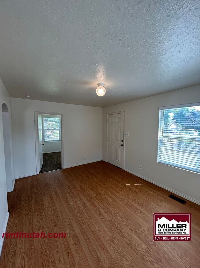 Building Photo - Updated Salt Lake Bungalow For Rent!!