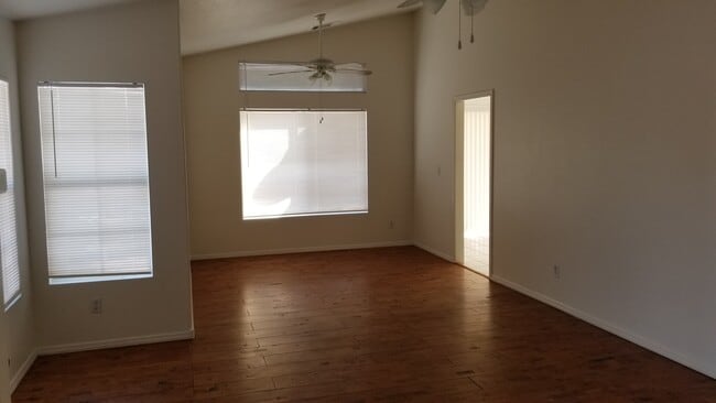 Foto del edificio - 6904 Luminary Dr